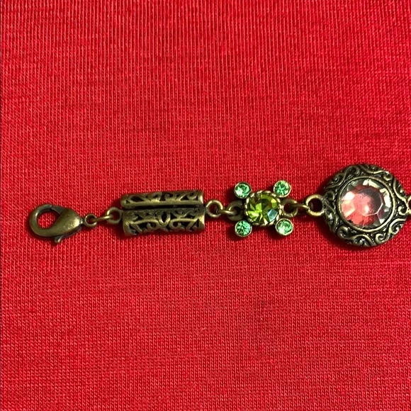 Green  Intricate Bracelet with Vintage Charm - Picture 3 of 8